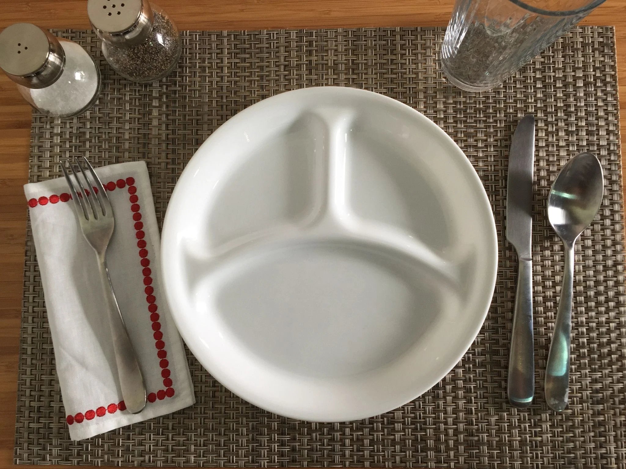 Corelle Modern Dinnerware Corelle? Winter Frost White 8.5 Divided Salad Plate - Image 2